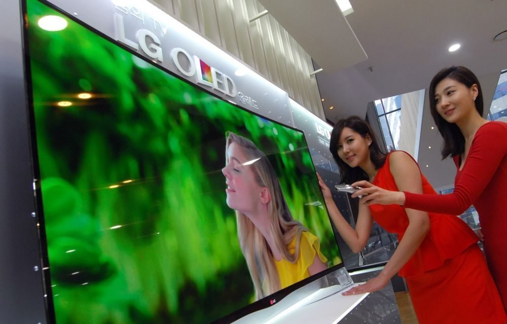 LG Curved OLED TV 02