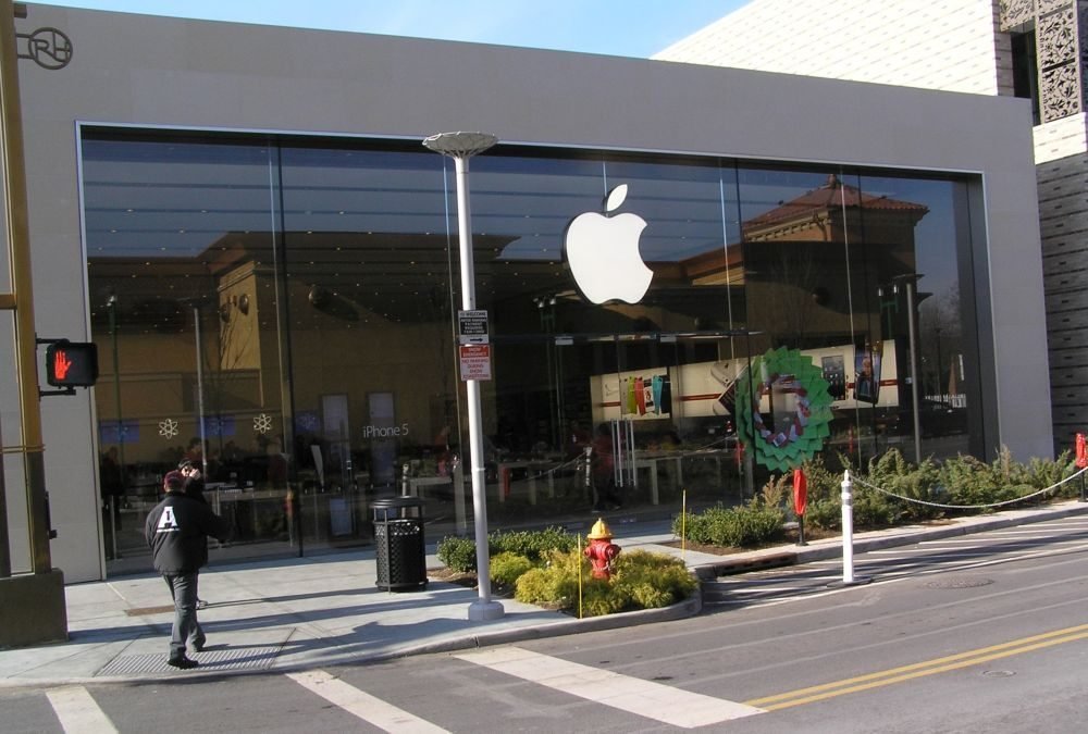 Apple_Store_Yonkers,_NY_January_8,_2013
