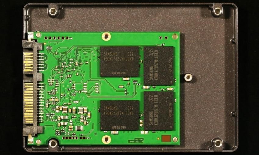 Samsung-EVO-840-1TB-SSD-PCB-Size