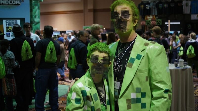 1372358623_minecon