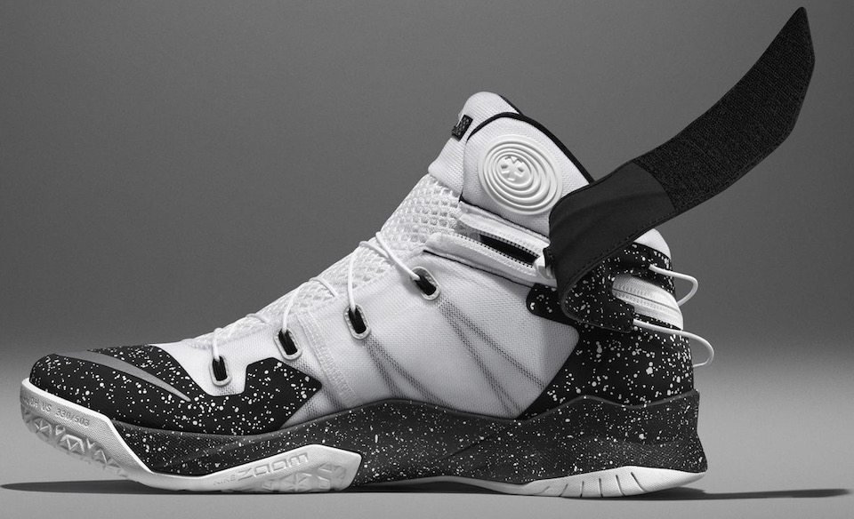 Su15_Nike_FlyEase_Wht_Detail_V1_native_1600