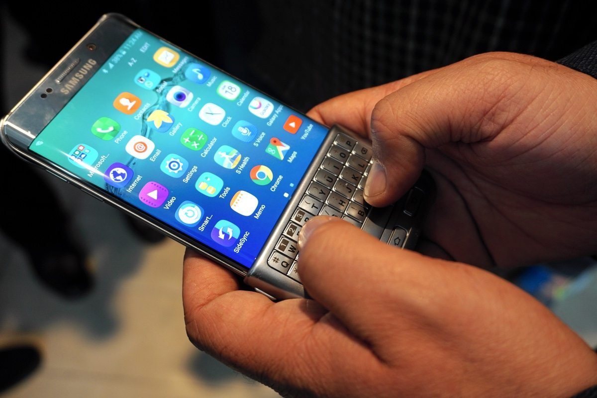 Samsung+Keyboard+Cover+fullbleed+2