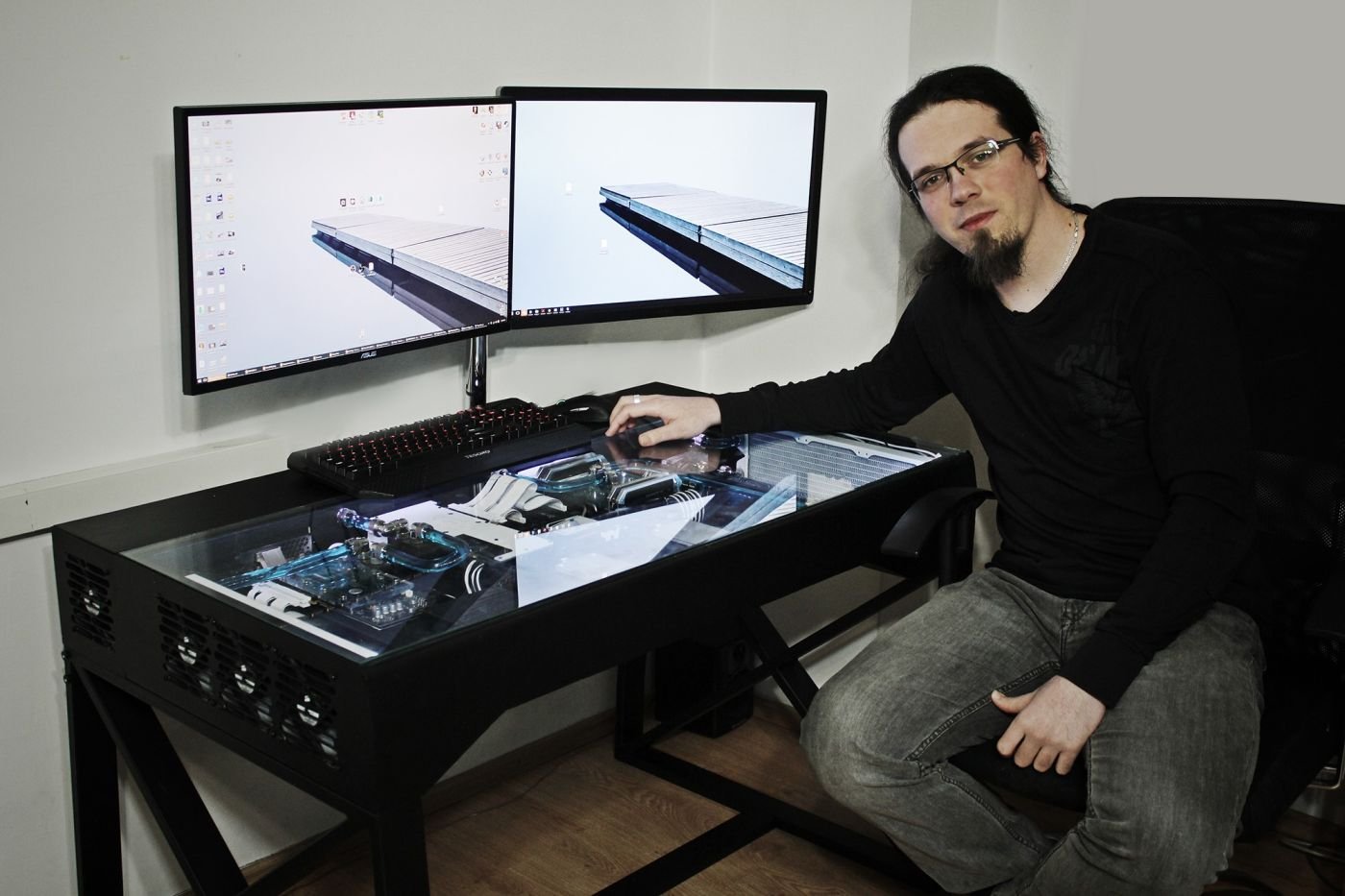 alex-coman-all-in-desk