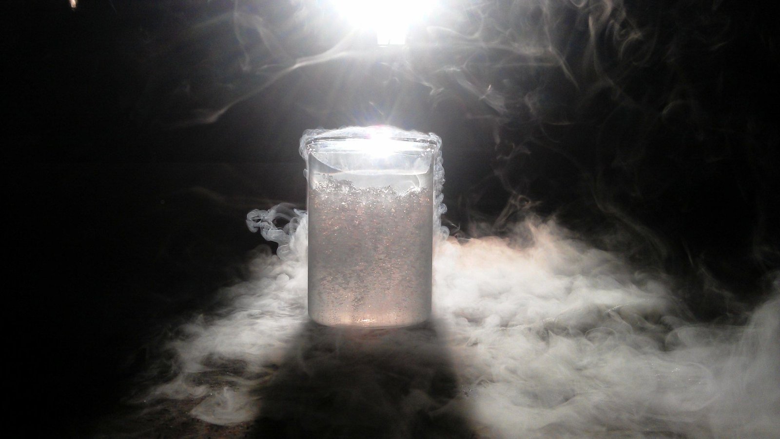 4872375-liquid-nitrogen