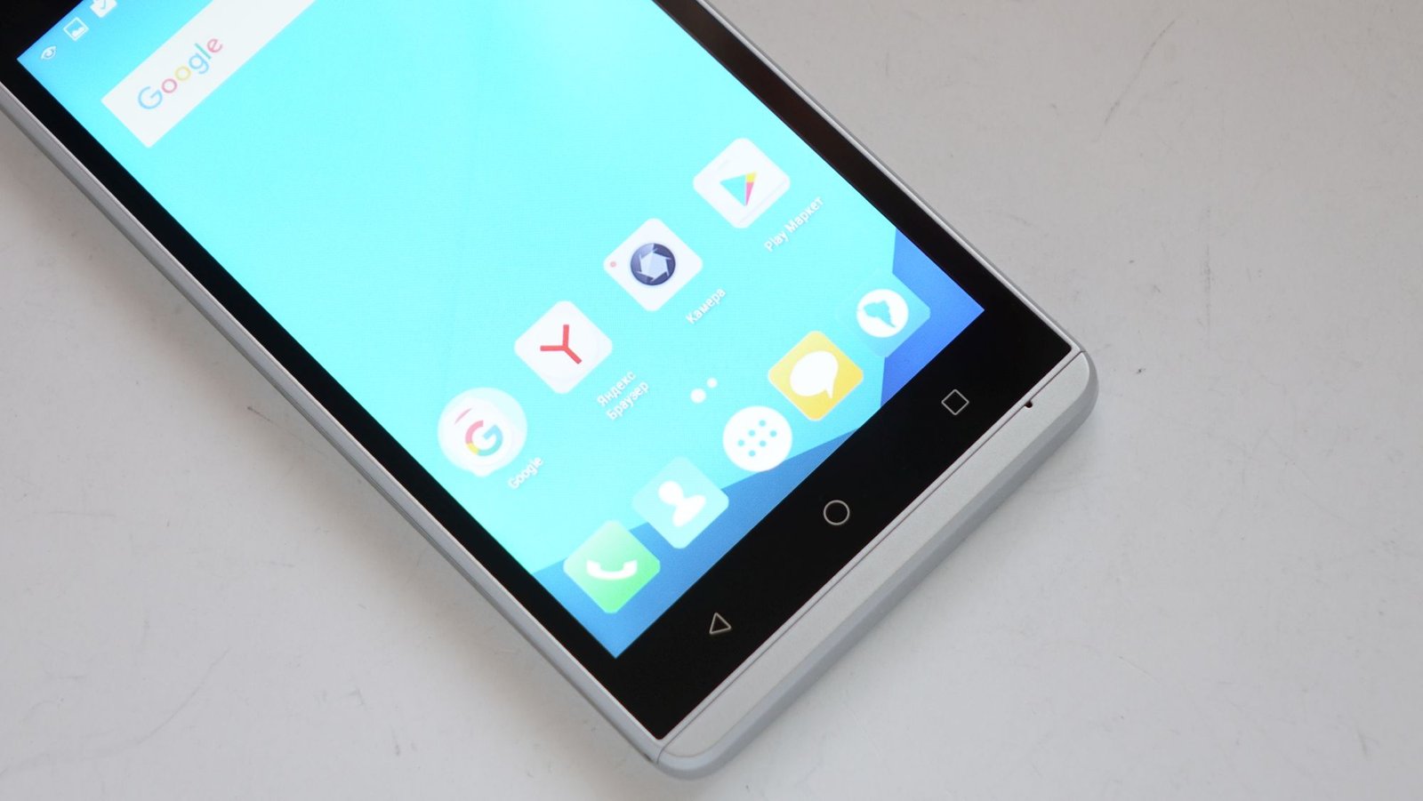 Micromax Q354 экран
