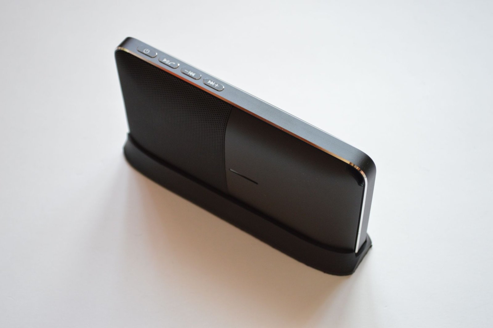 BrandCharger Fusion на подставке