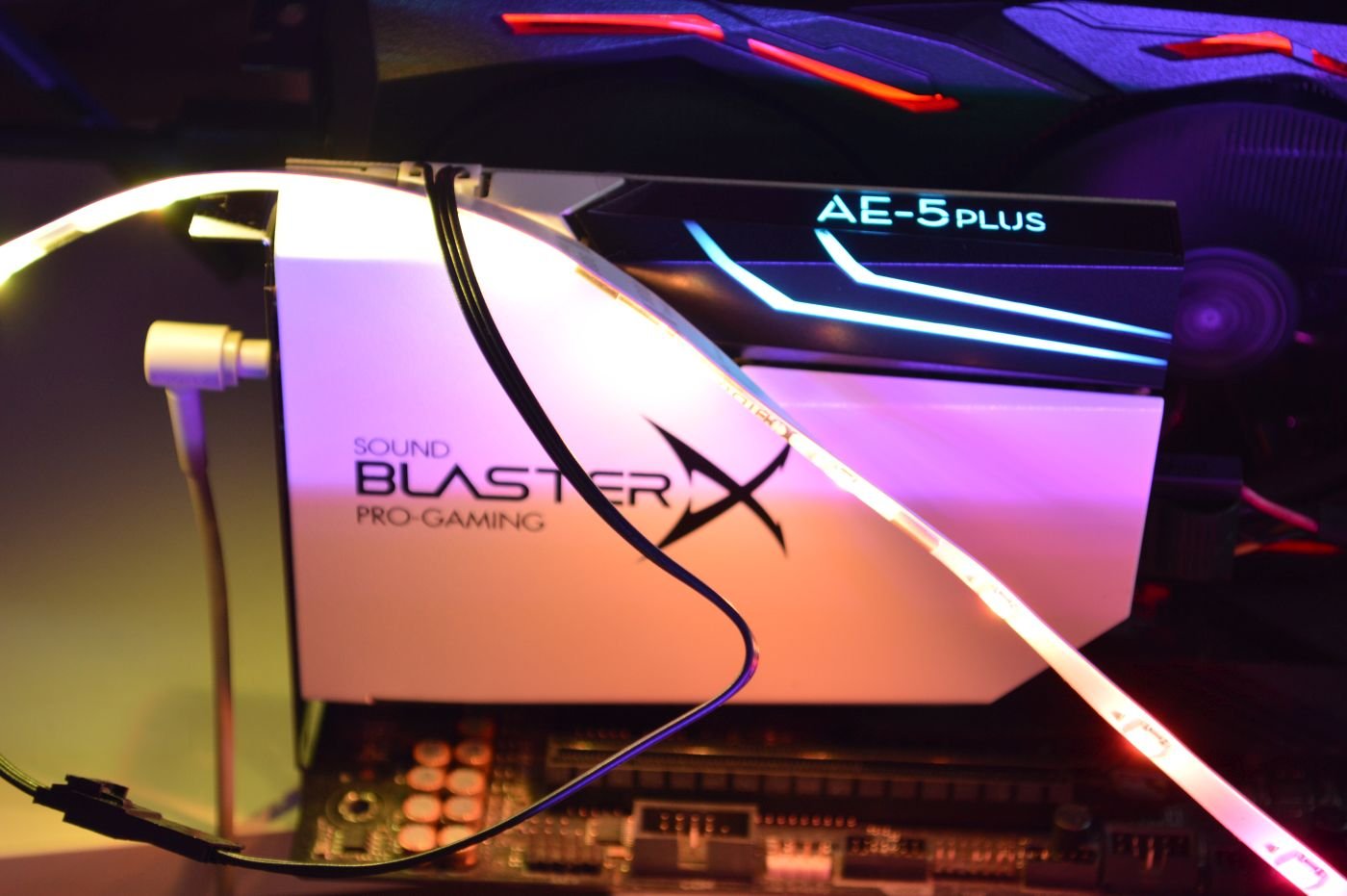BlasterX AE-5 Plus Pure Edition подсветка