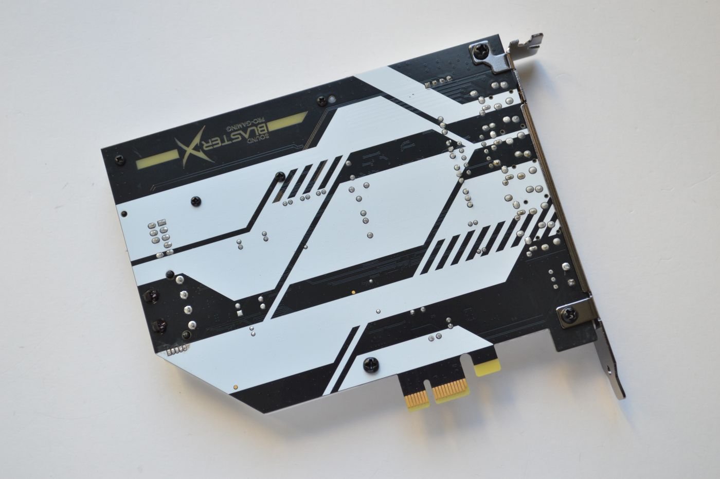 BlasterX AE-5 Plus Pure Edition сзади
