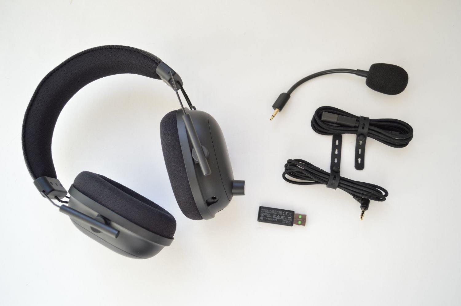 Razer BlackShark V2 Pro комплектация