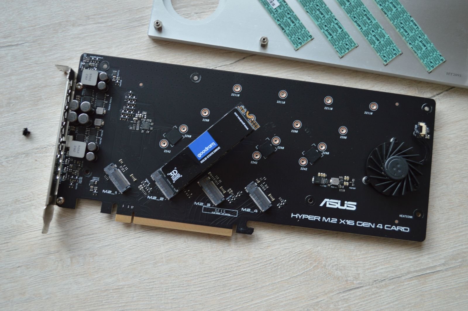 ASUS Hyper M.2 x16 Gen 4 разъемы