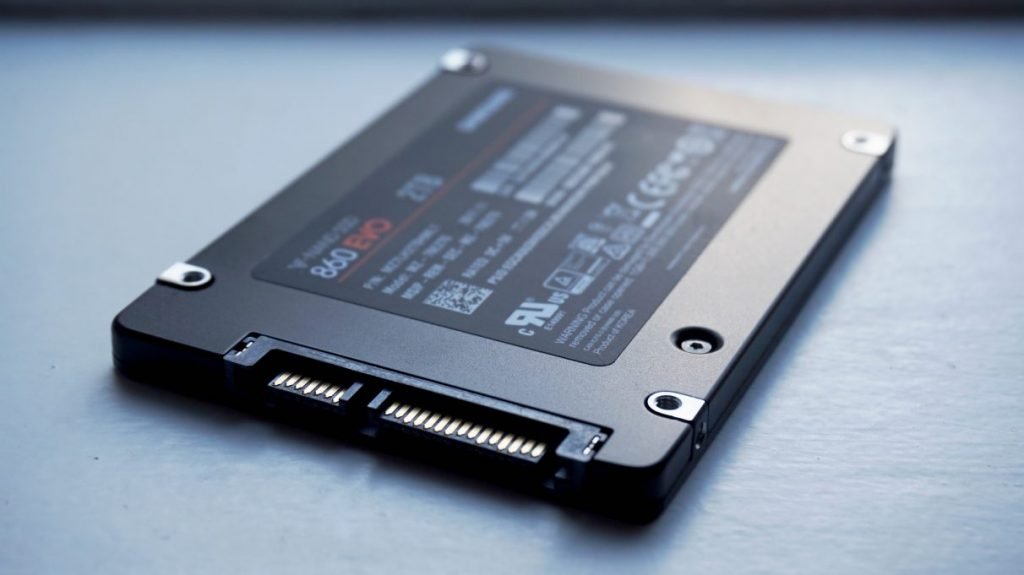 Samsung-860-Evo-best-gaming-SSD-1212x681