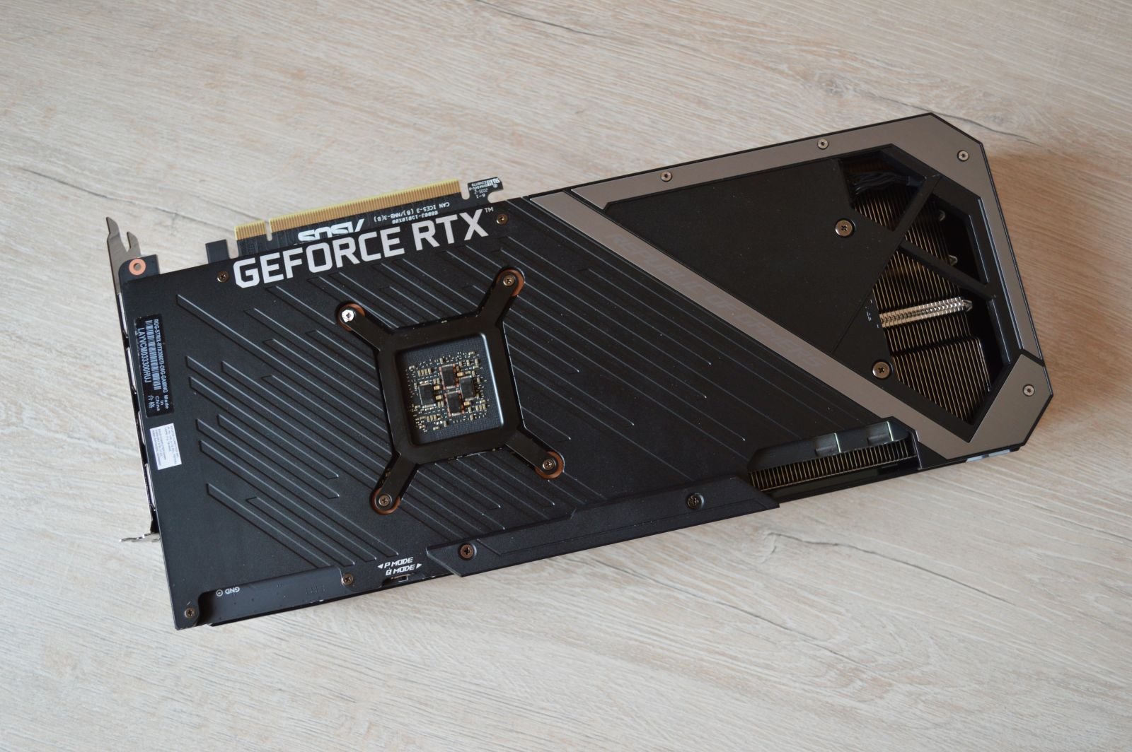 ASUS ROG Strix GeForce RTX 3060 Ti сзади