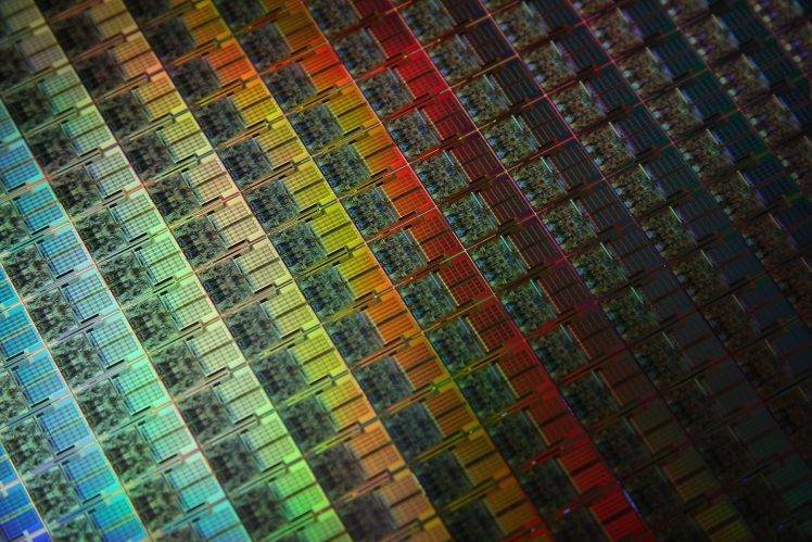 26575-wafer-CPU-748x499