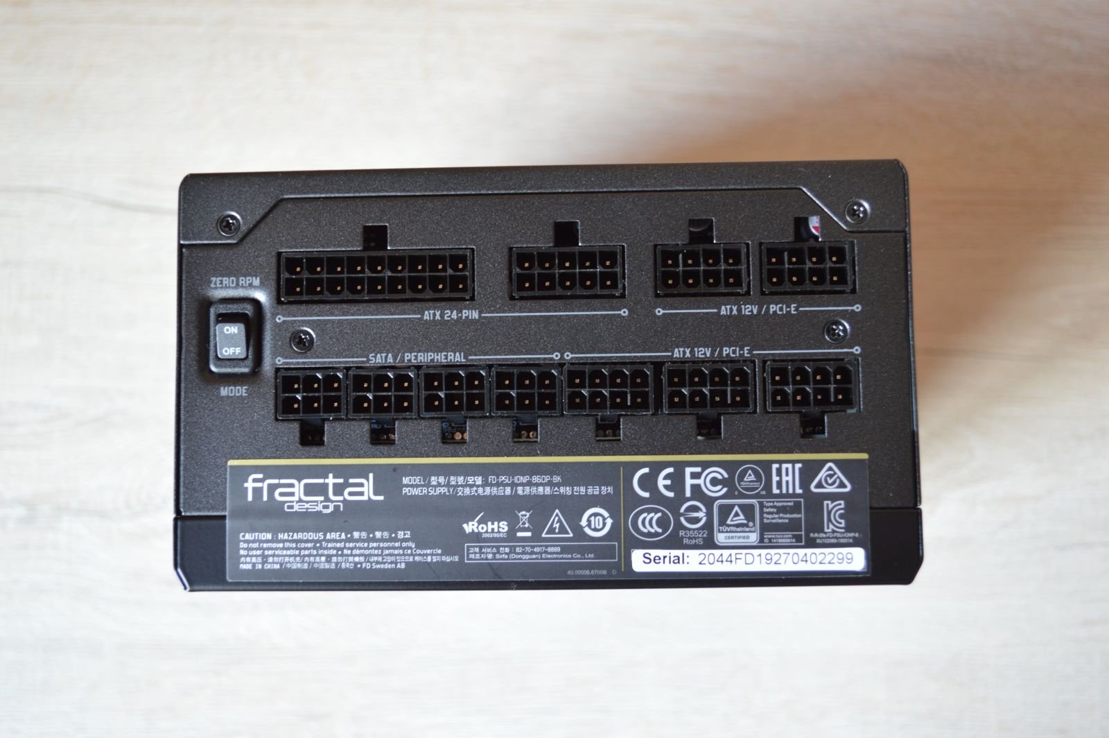Fractal Design Ion+ Platinum 860 Вт коннекторы