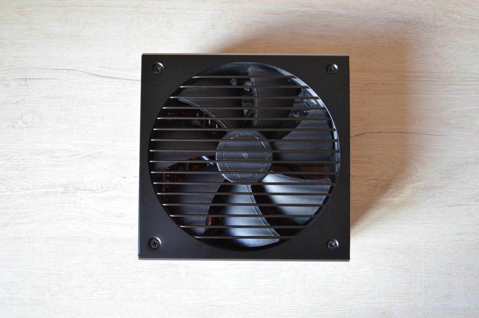 Fractal Design Ion+ Platinum 860 Вт вентилятор