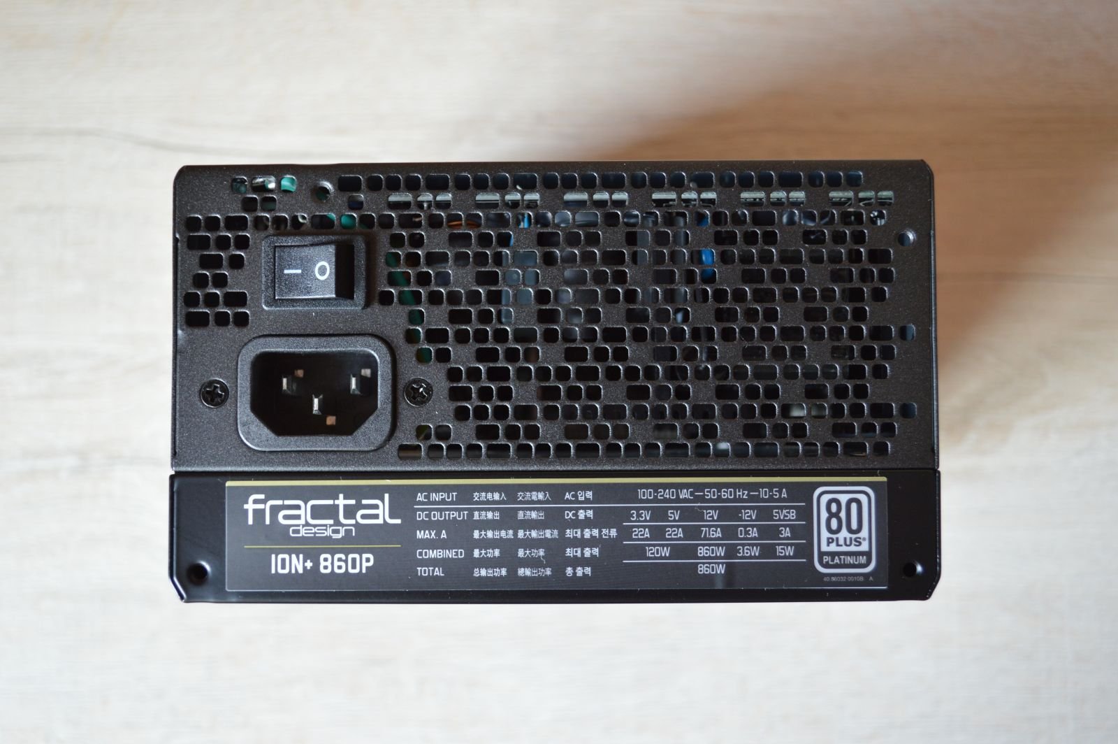 Fractal Design Ion+ Platinum 860 Вт решетка