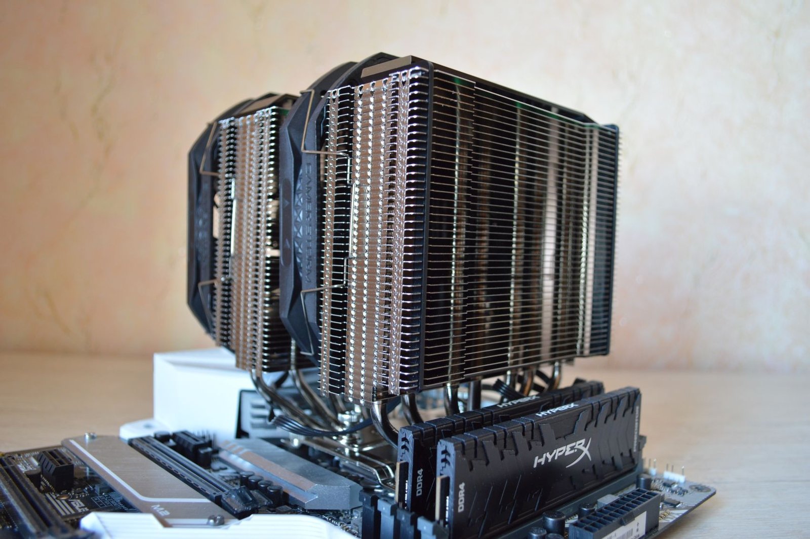 Deepcool Assassin III рядом с ОЗУ