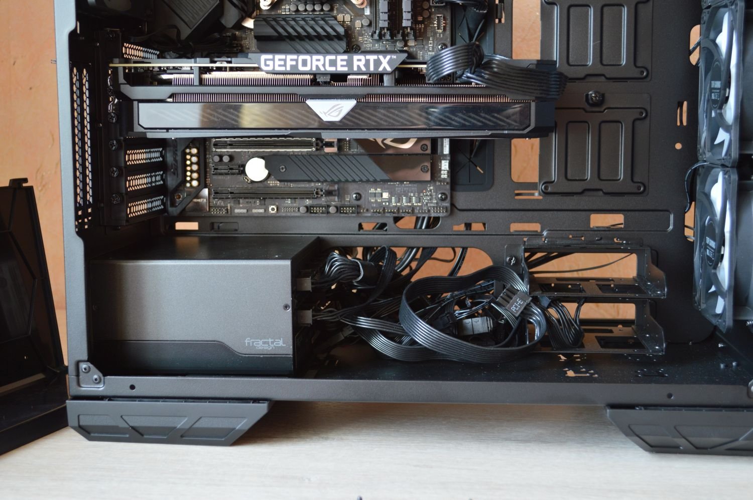 ASUS TUF Gaming GT501 без кожуха для БП