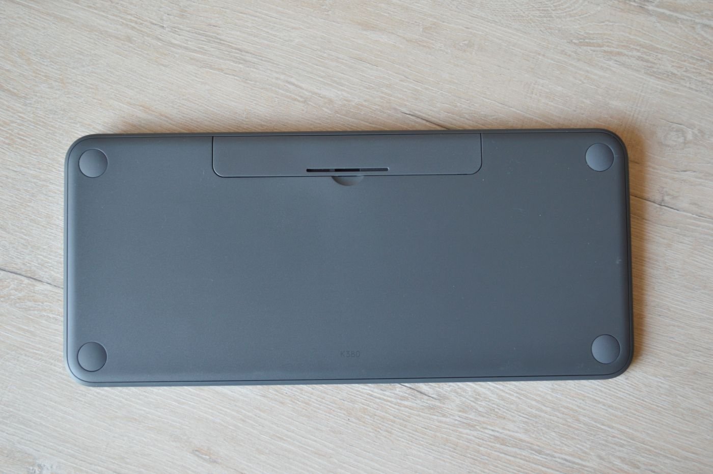 Logitech K380 Slim Multi-Device сзади
