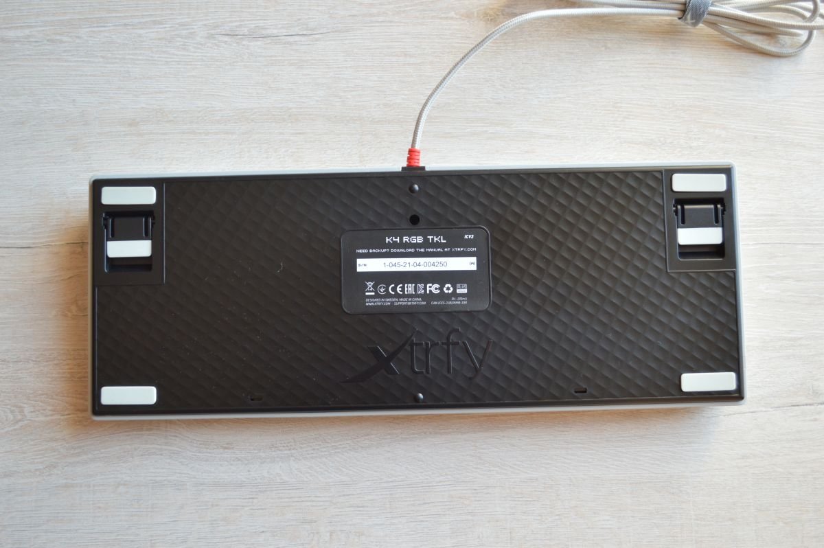 Xtrfy K4 TKL RGB Retro сзади