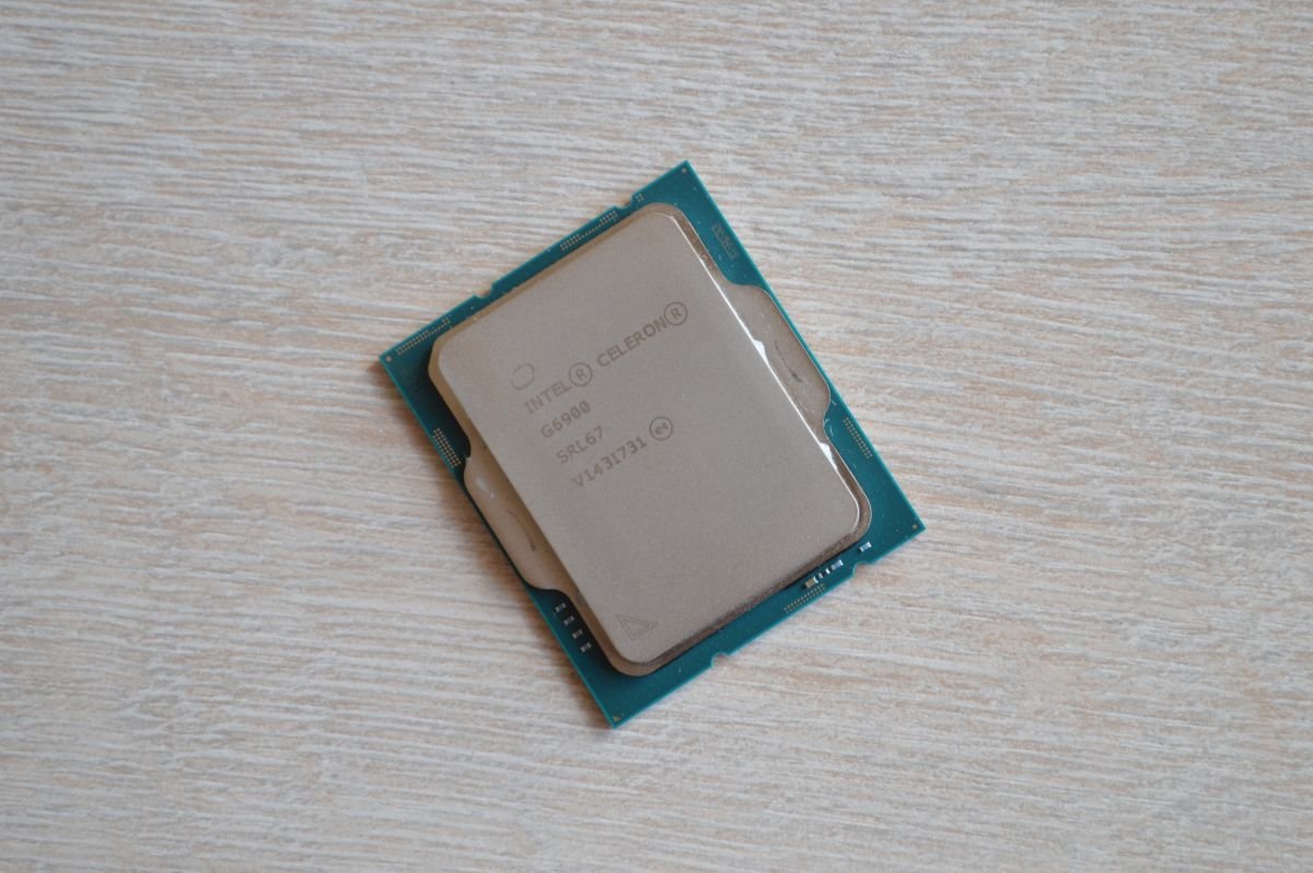 Celeron G6900