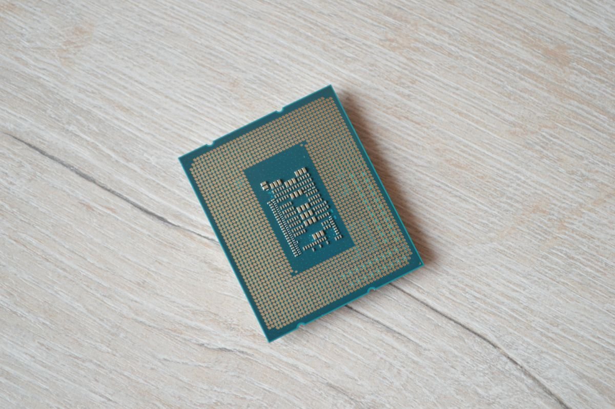 Core i3-12100F сзади контакты