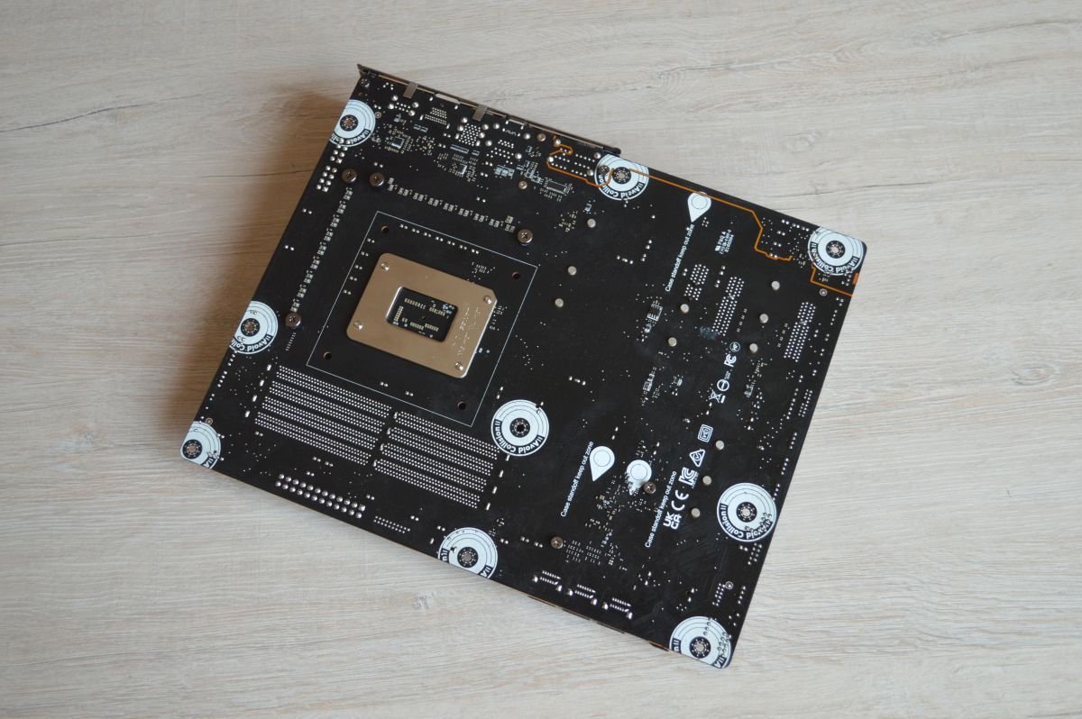 MSI MPG Z690 Edge WIFI DDR4 сзади