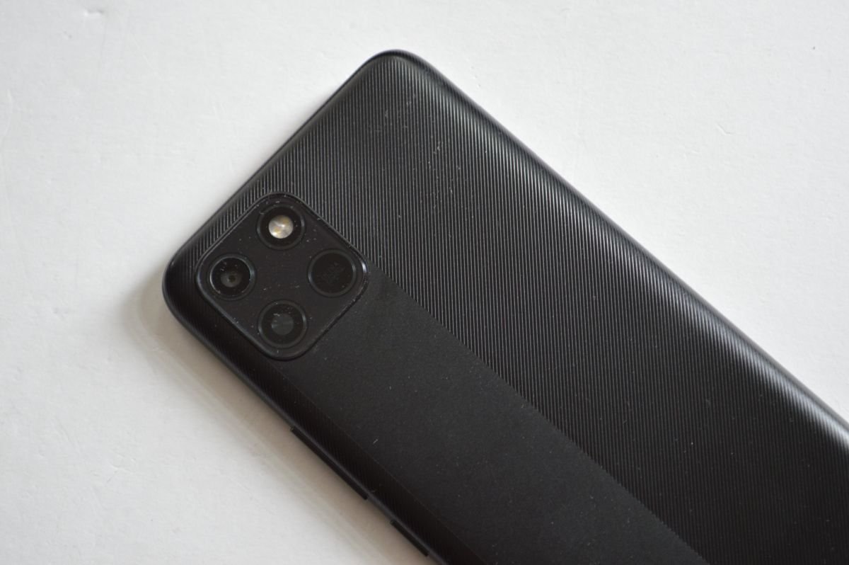 Infinix Smart 6 HD близко