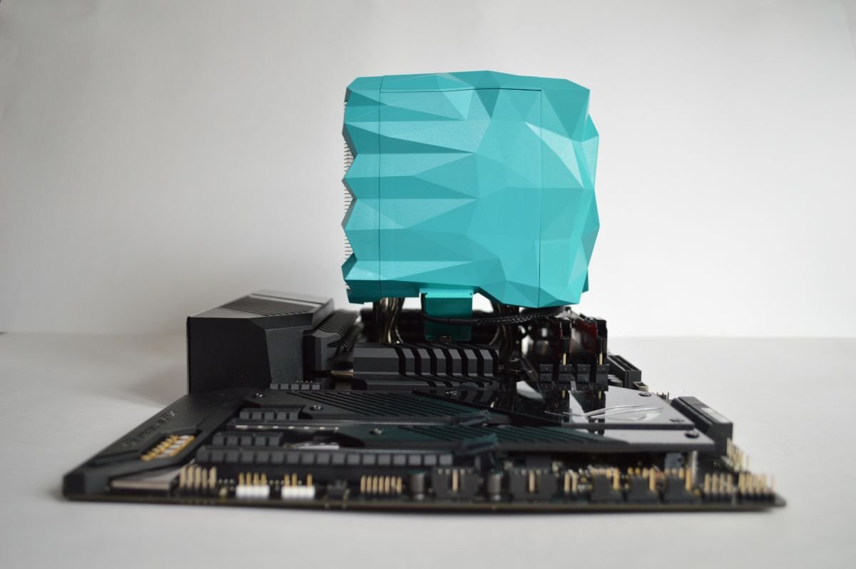 Iceberg Thermal IceSleet X7 Dual сбоку