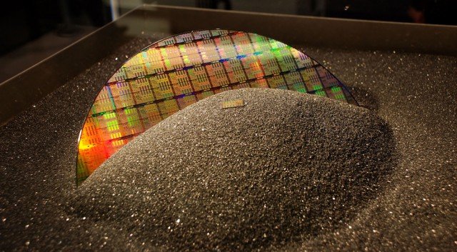 Intel-14nm-Wafer