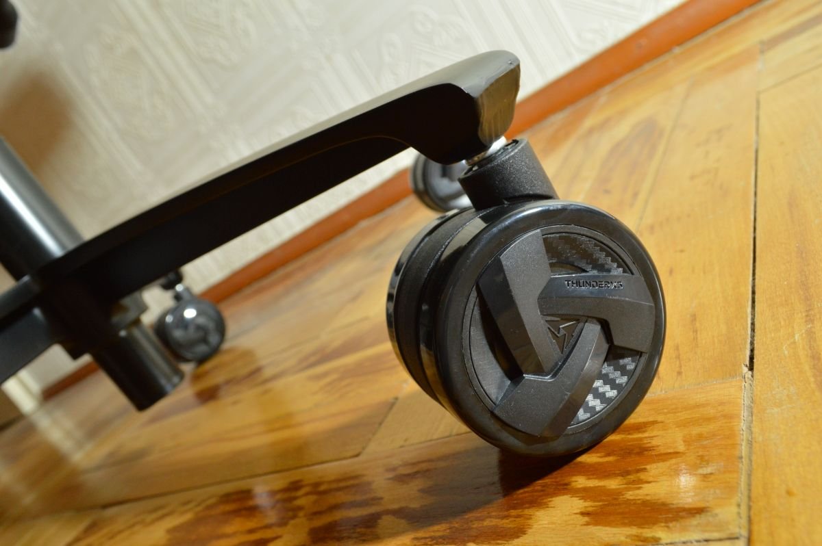 ThunderX3 Core Modern Black