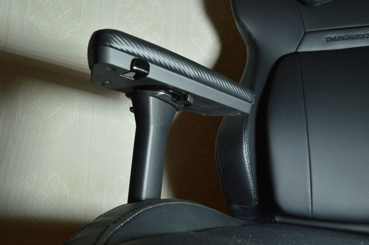 ThunderX3 Core Modern Black