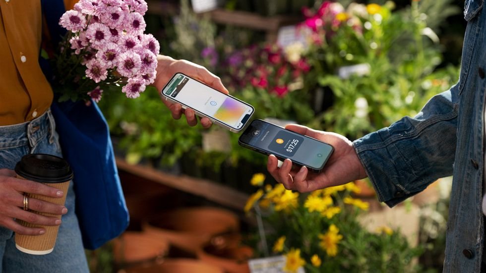 Apple-small-businesses-Tap-to-Pay-on-iPhone_big.jpg.large