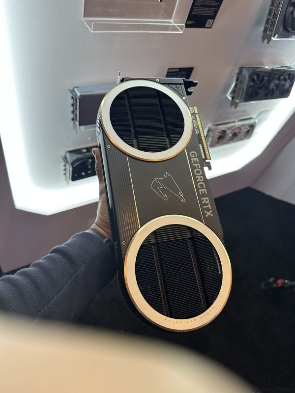 RTX 5090 Infinity от Gigabyte