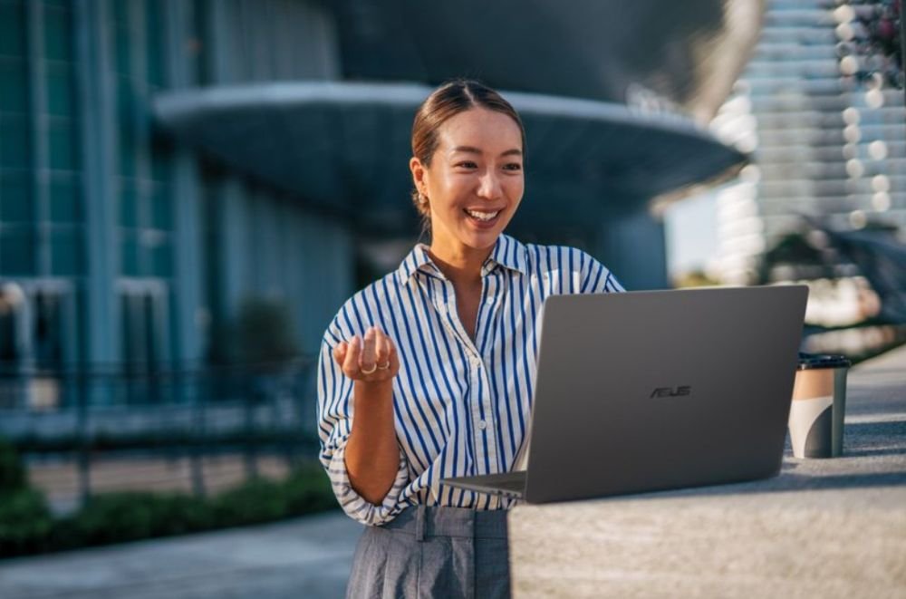 ExpertBook B5 G2
